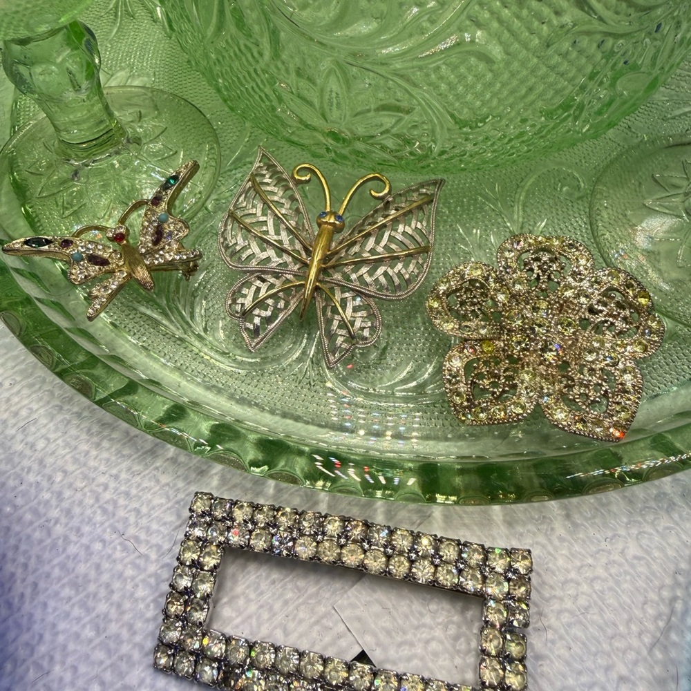 Gold Butterfly Crystal Brooch with Green and Purple Stones - Picture 6 of 6